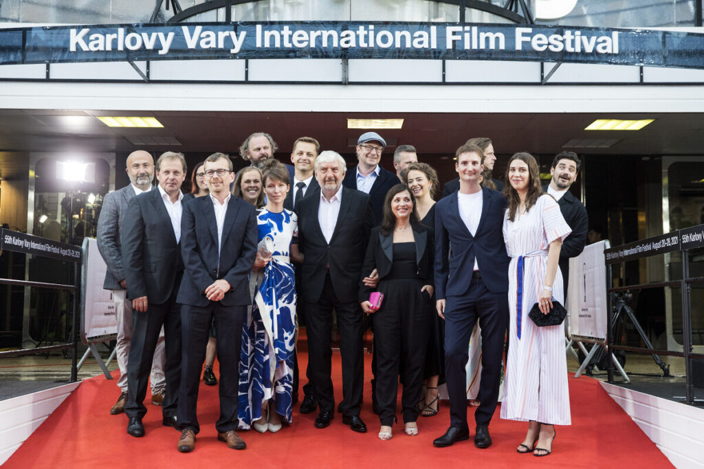 Celá tvůrčí delegace k filmu Atlas ptáků na 55. ročníku Mezinárodního filmového festivalu Karlovy Vary.