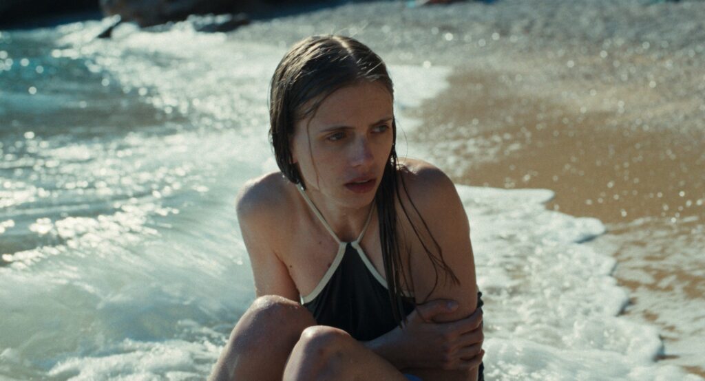 Jak může také skončit jedna taková dovolená u moře? Narušené rodinné vztahy, hledání úniku i hledání sebe sama. Foto: endorfilm. 