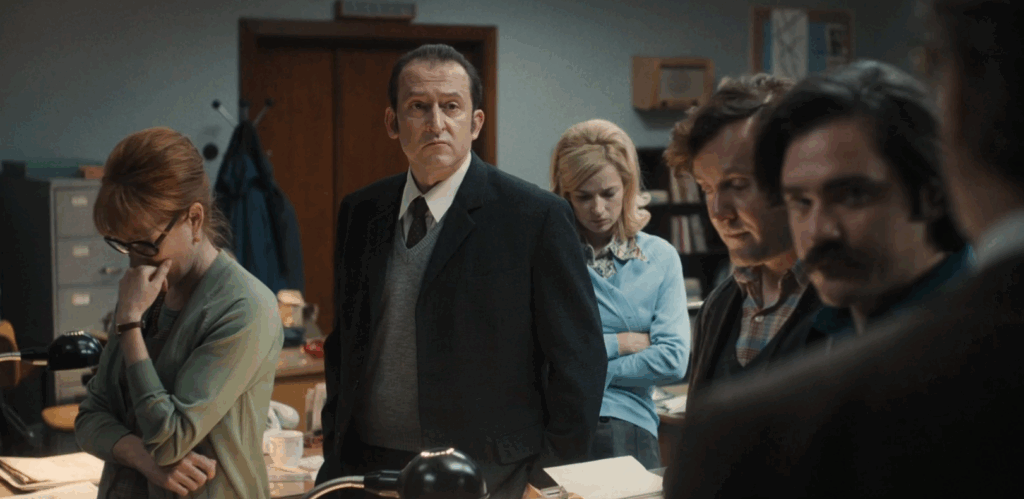 Vlny měly televizní premiéru souběžně v České republice i na Slovensku. V Čechách je vidělo necelých 1,2 milionu diváků, na Slovensku 278 tisíc diváků. I na Slovensku to byl nejsledovanější pořad dne.