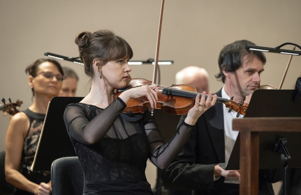 Jenovéfa Boková si dokonce zahrála společně s Jihočeskou filharmonií. Foto: Pavla Černá/Česká televize.