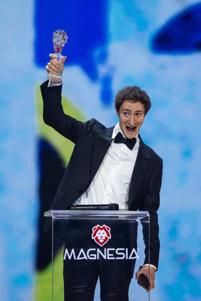 První filmová role pro Idana Weisse a hned první Lev. Foto: Lukáš Bíba.