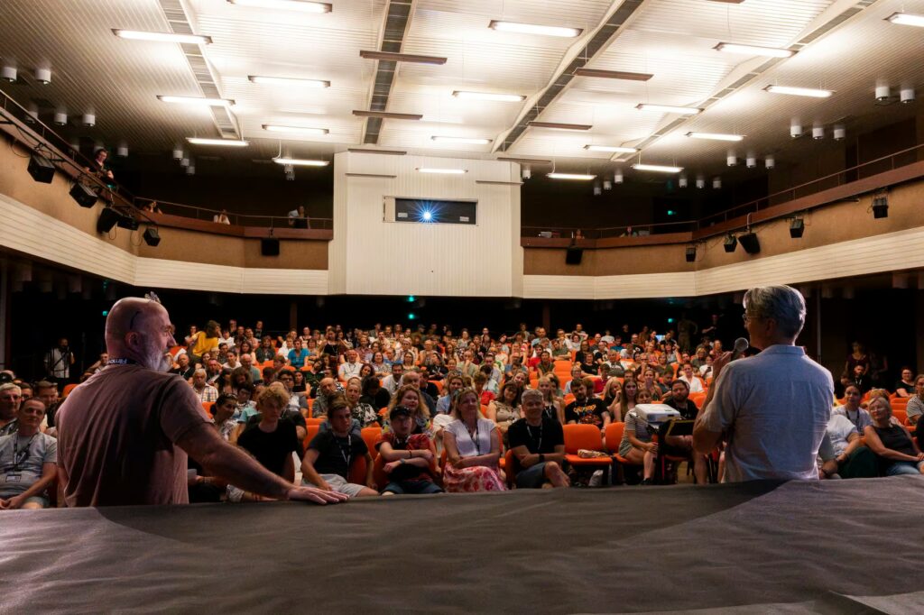 Debata ve Velké sále Kulturního domu v Uherském Hradišti po projekci filmu "Pět švestek". Foto: Petr Šimon Janíček/ČTK.